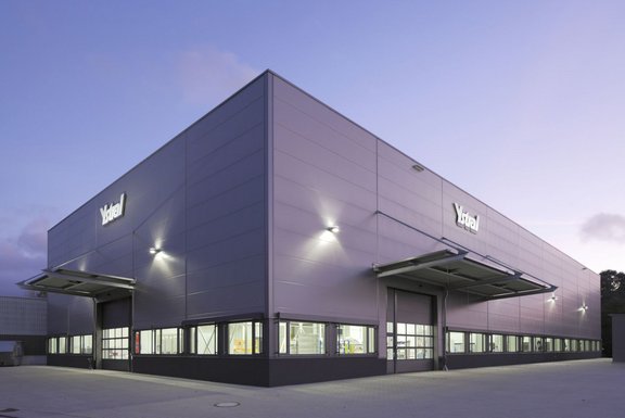 Nouveau hall gris avec le logo ystral